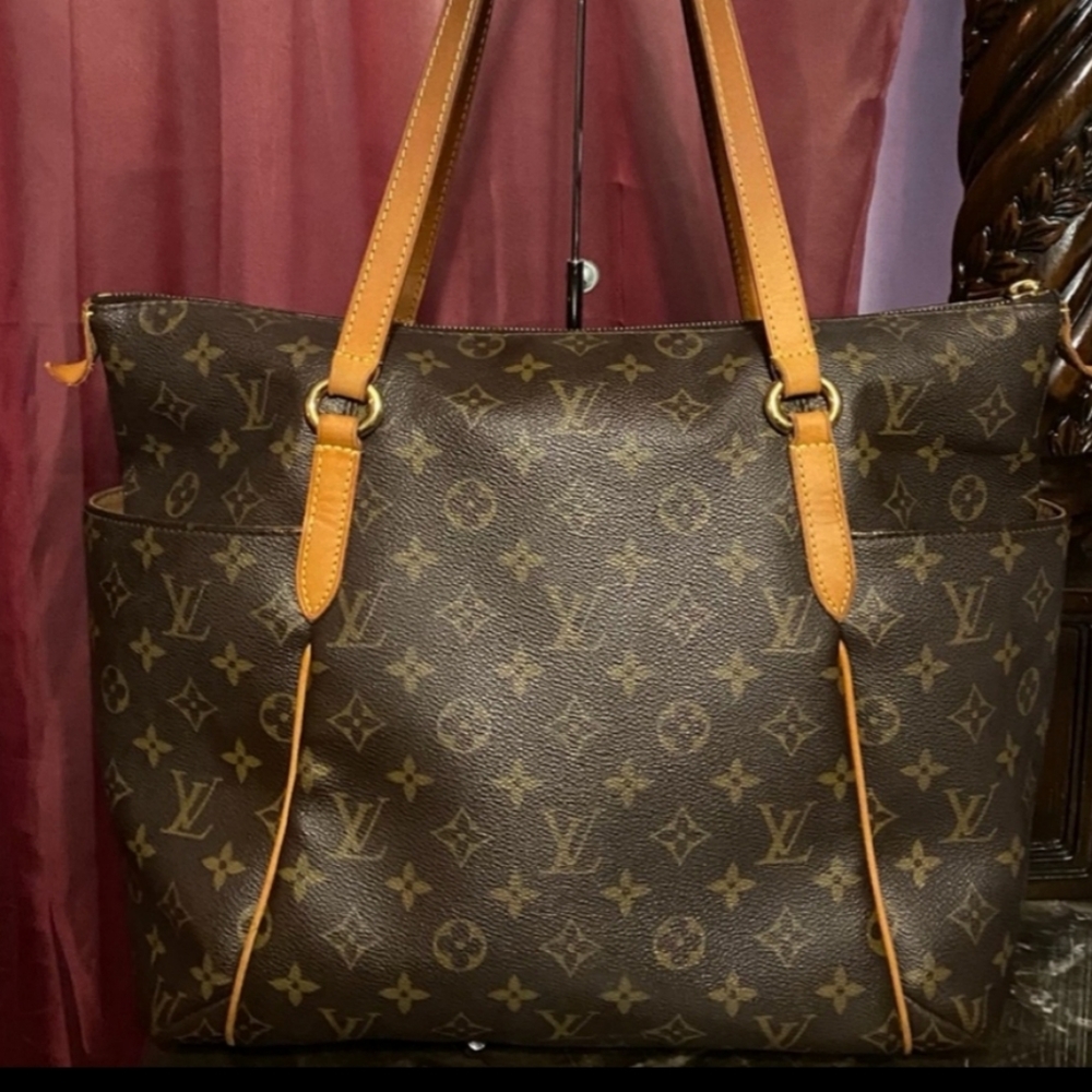 Discontined Louis Vuitton Totally MM Bag
